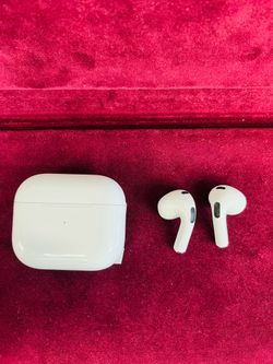 Apple AirPods (3rd Generation) with MagSafe Charging Case