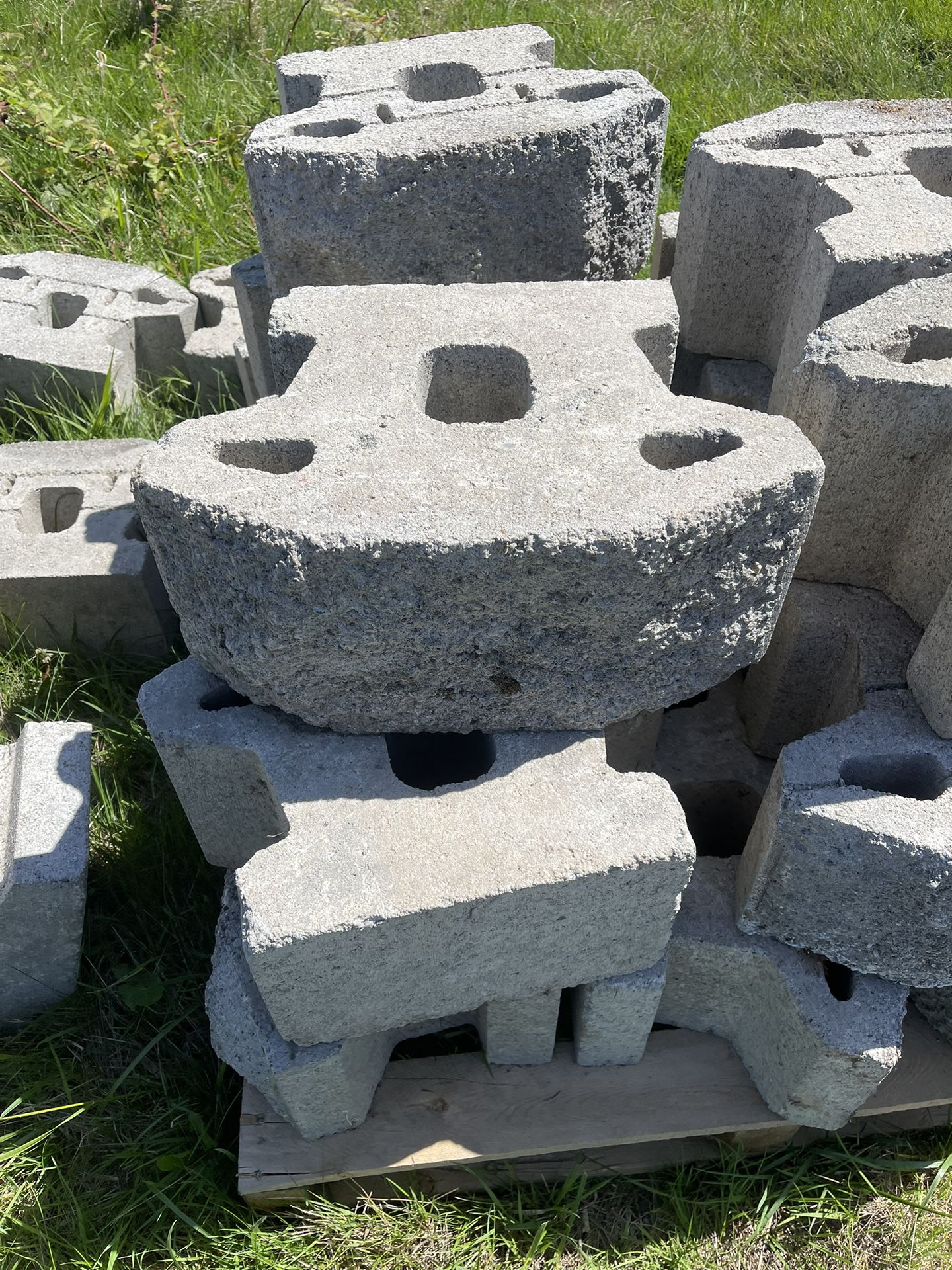 Keystone Retaining Wall Blocks for Sale in Marysville, WA OfferUp