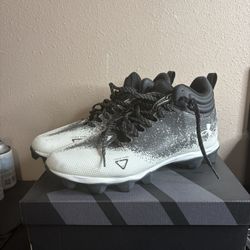 Under Armour Men's Spotlight Franchise RM 2.0 Football Cleats