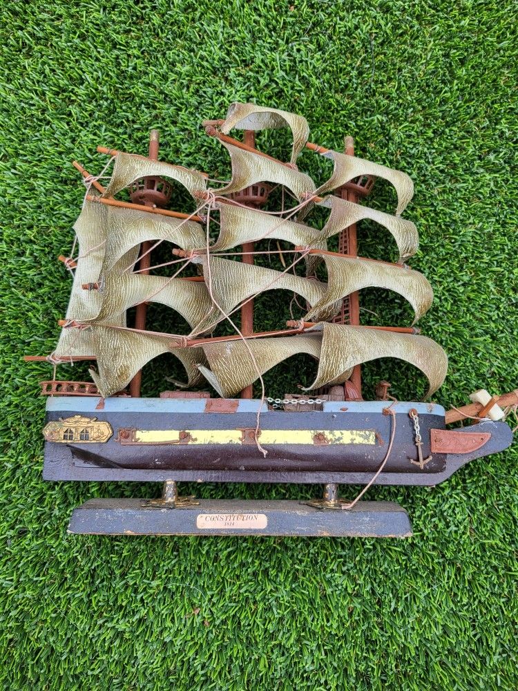 Vintage USS Constitution 1814 Wooden Replica Ship