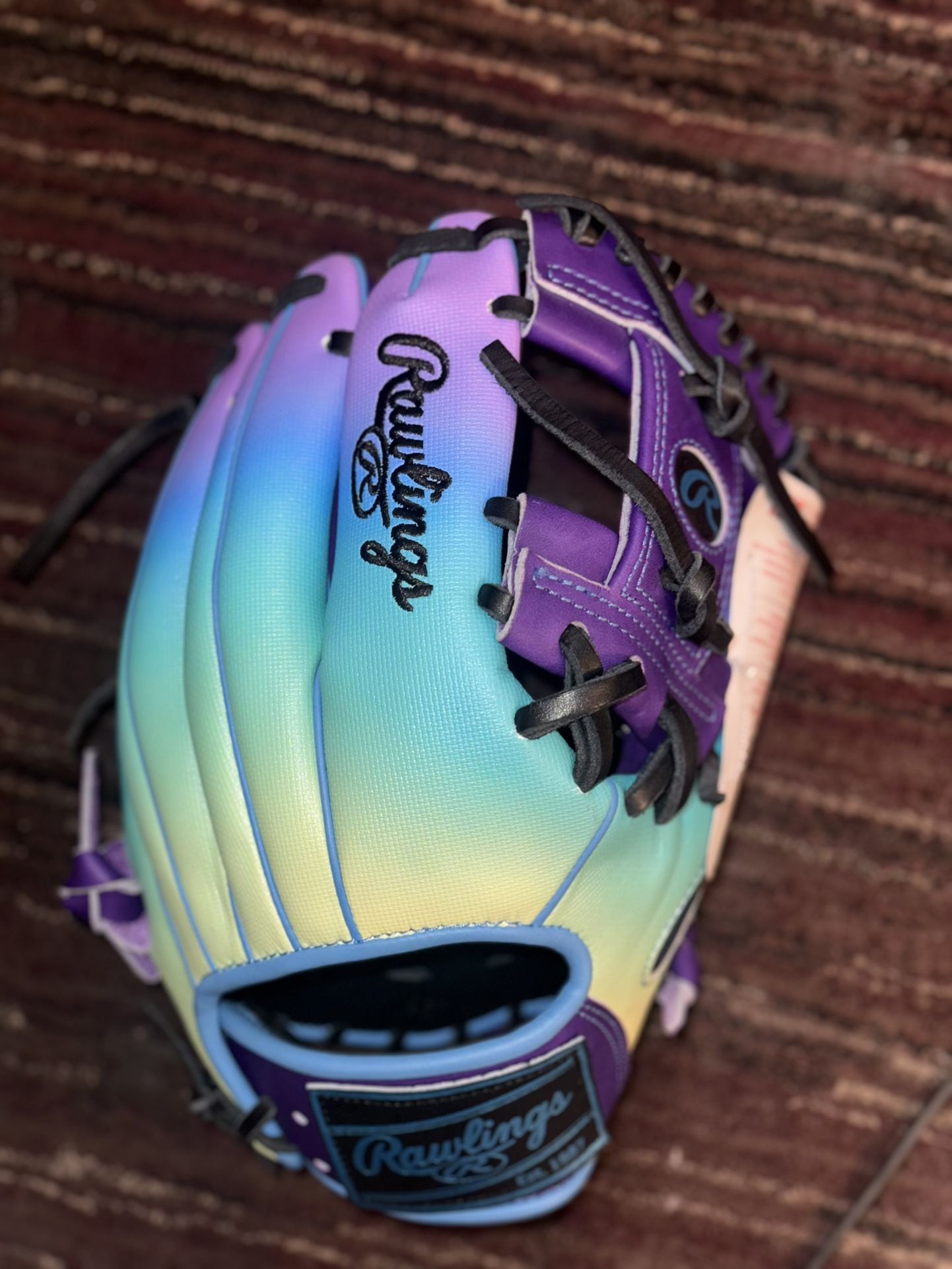 Rawlings 11.5” Heart Of The Hide Funburst Series Glove 