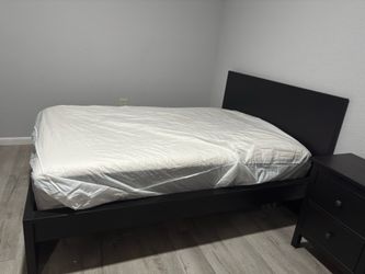 Bedroom Dresser / Nightstand / Size Full Bed Frame / Matress
