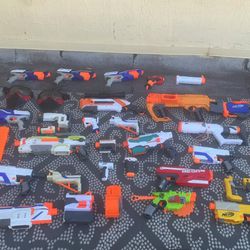 Several Nerf Guns + attachments