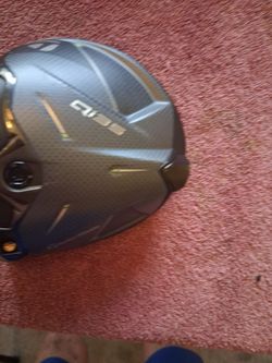 Like new taylormade  qi 35 driver  head adjustable  and cover 2025 26