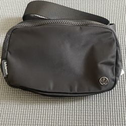 Lululemon Everywhere Belt Bag (Brand New) Black