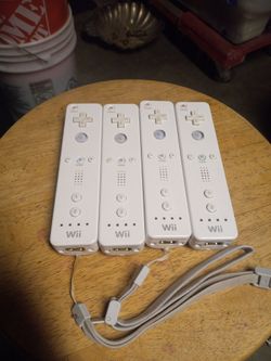 Nintendo Wii Remotes Lot of 4 White