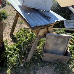 Free Beehive Stand And Boxes 