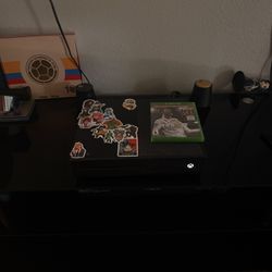 Xbox One Con Un Control Y Un Juego 