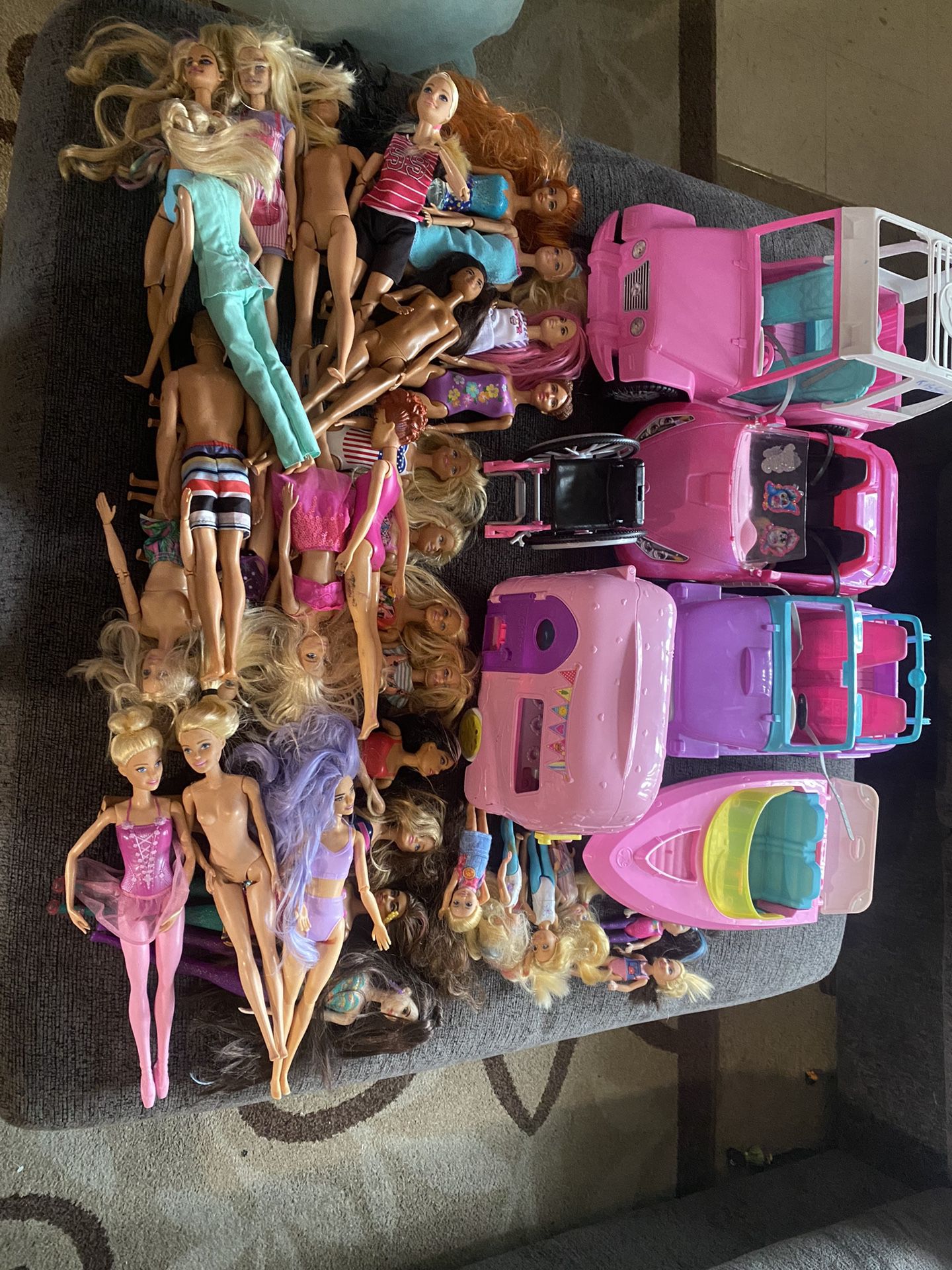 Lot Of Barbie’s 