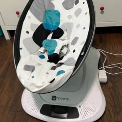 4 Moms Mammaroo Baby Swing BT 