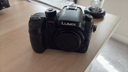 Panasonic LUMIX GH4 (Body only)