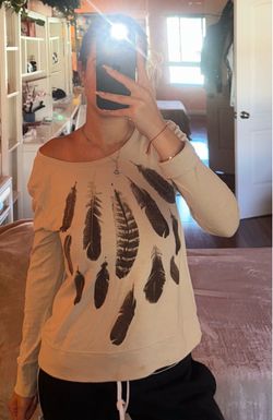 Tucker Tate Cream off the shoulder sweatshirt with black feather print