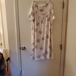 Ladies Night Gown Size  1x. New
