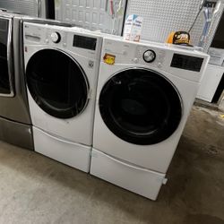LG WASHER AND GAS DRYER W PEDESTALS 