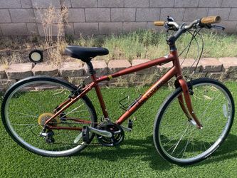 Specialized Hybrid Commuter Bike, Tire size is 700x35c (35-622)