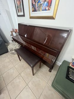 Schubert console piano
