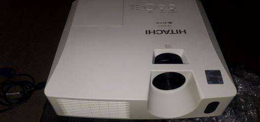 Hitachi cp x2511 3LCD Projector