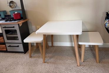 Kids table and chairs