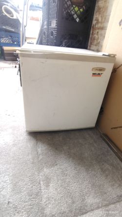 Mini cube fridge