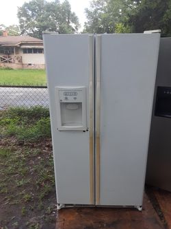 Side by side refrigerator
