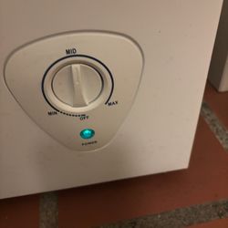 Read Description Hotpoint 6.9-cu ft Chest Freezer Convertible to Refrigerator Read Description( White ) 