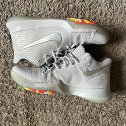 Nike Kyrie 3 Size 10.5