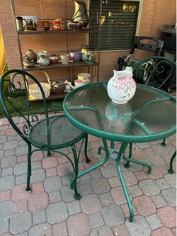 Patio set .2 chairs/table .