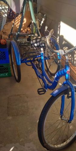 Schwinn meridian adult tricycle with basket