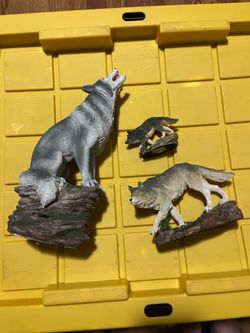 Wolves figurine statues home decor