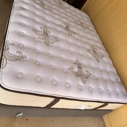 queen bed with box spring clean used in perfect condition