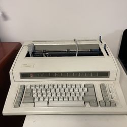 IBM Wheelwriter 1000 Type Writer