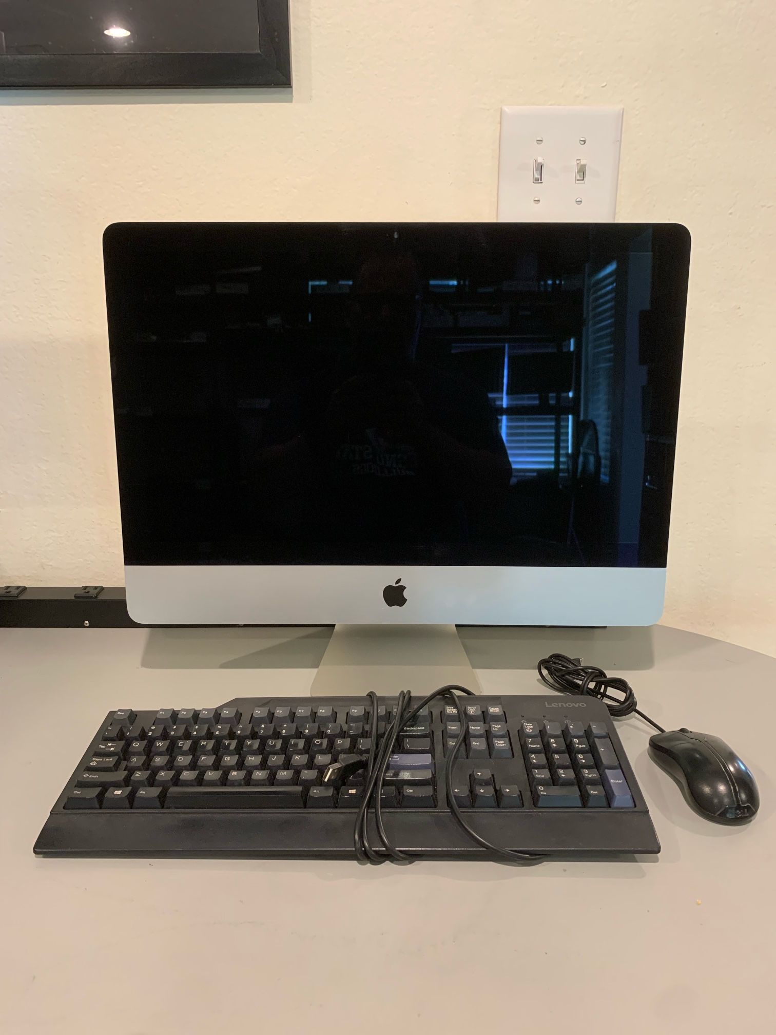 2015 iMac Quad Core i5, 8GB Ram, 4K Retina Display and 1.5GB Graphics