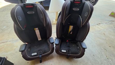 2 Unexpired no accident convertible car seats