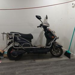 Amo Electric Scooter