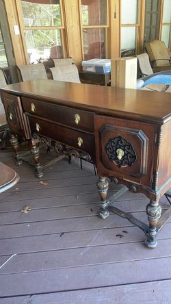 Buffet Table —- needs work