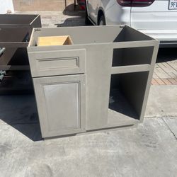 Free Kitchen Cabinet 