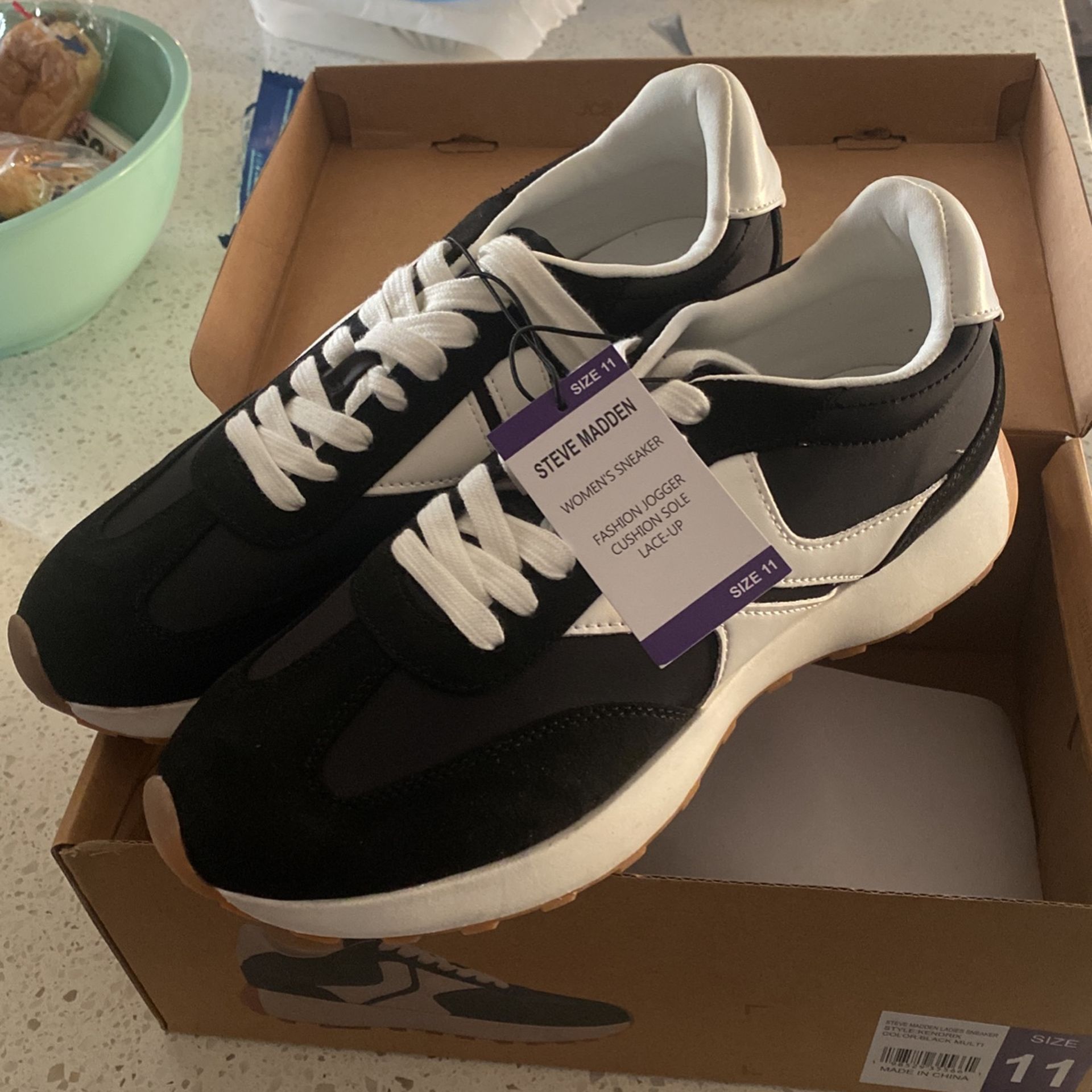 Women’s Steve Madden fashion Jogger Size 11
