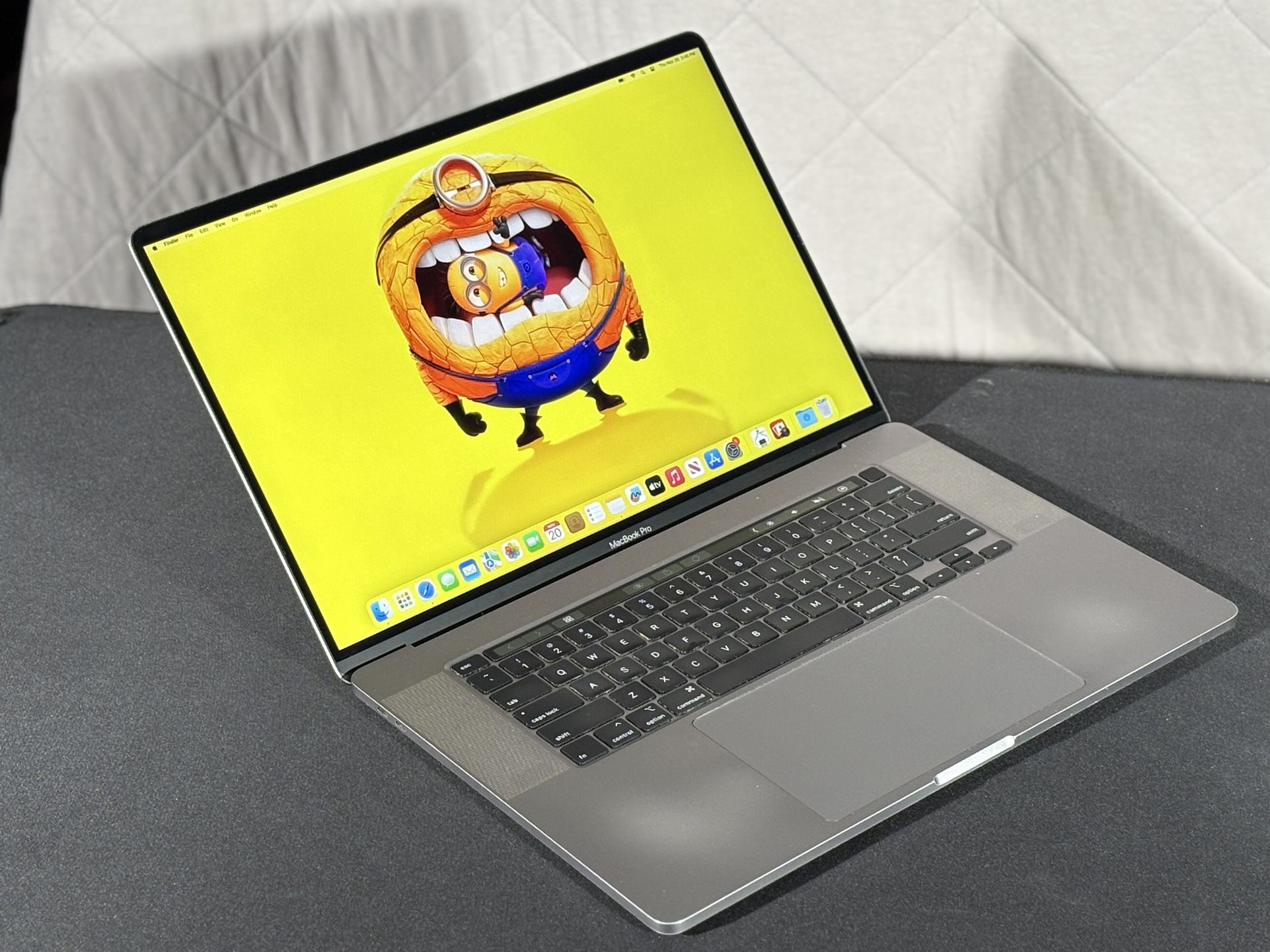 MacBook Pro 16” 32gb / 500gb (6Core i7)