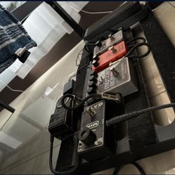 Guitar Pedal Board With Effects 