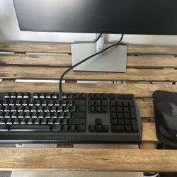 Alienware Keyboard And Wireless Mouse 