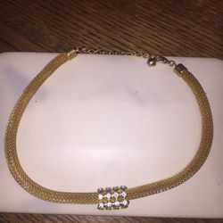 Gold tone necklace*