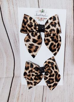 Mommy and me leopard bows