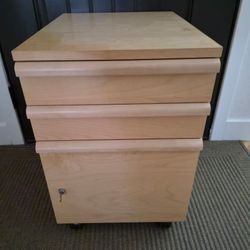 🔥 Heavy Duty Wood Rolling Filing Cabinet 3 Drawer Locking File Storage Office Furniture Mobile Pedestal 👀

✨ Overall pre-owned condition.

Comparabl