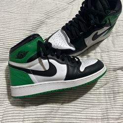 Nike Jordan 1 Retro High OG Shoes in Black/White/Lucky Green