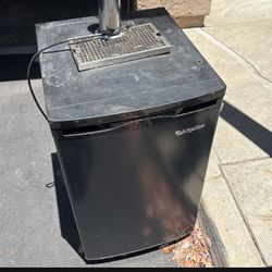 Kegerator W Everything Pl Read Description Price Is Set / Firm No Lower  Still 4sale If Ad Is Up