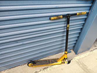Scooter pro tricks