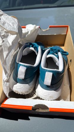 Nike golf shoes youth size 6