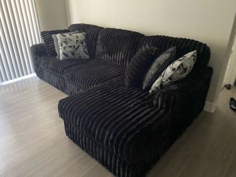 9 ft Sofa for sale - Very good condition