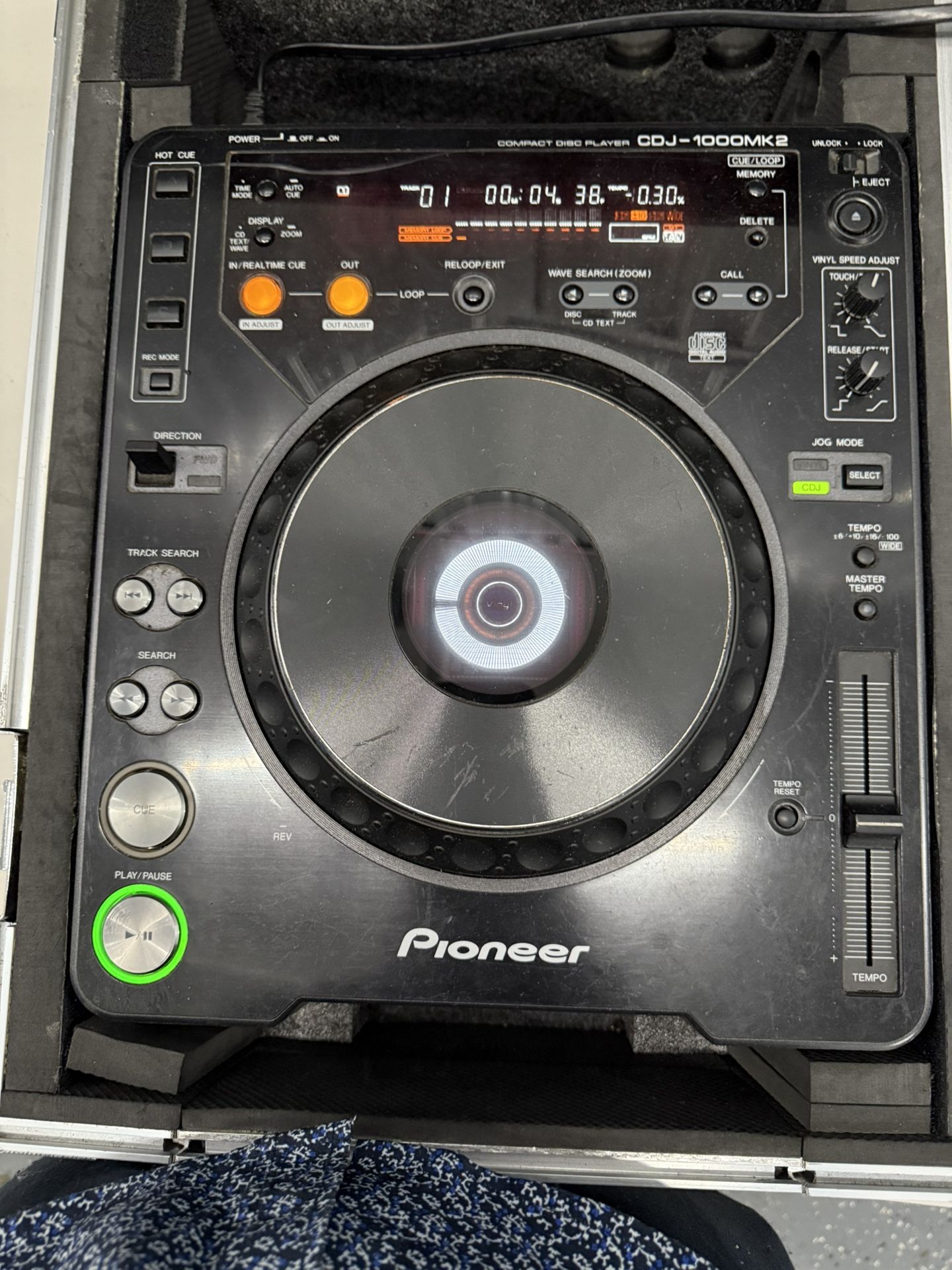 (1) Pioneer CDJ-1000MK2 Digital CD Deck