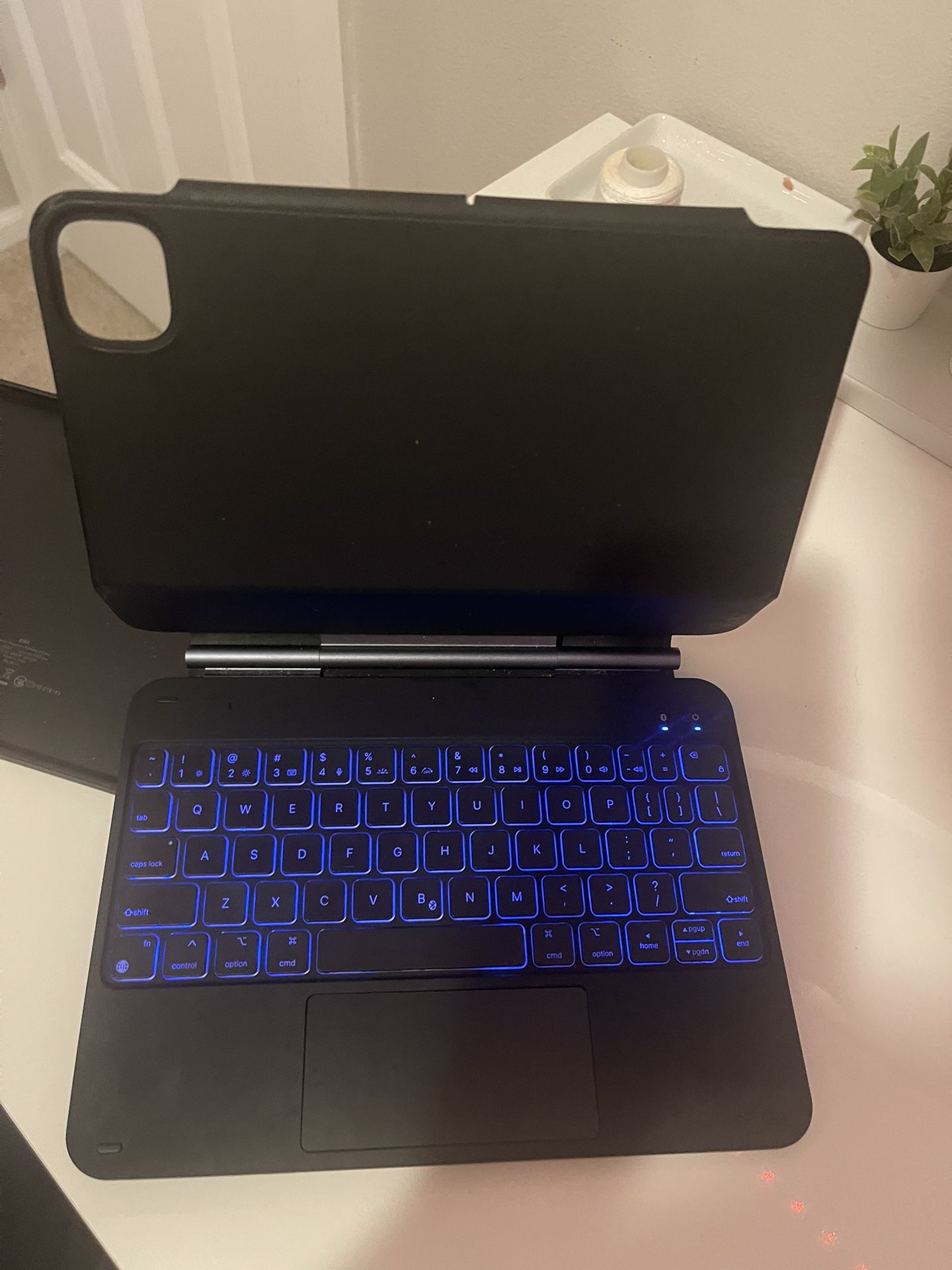 Apple iPad Magnetic 2 Piece Set 